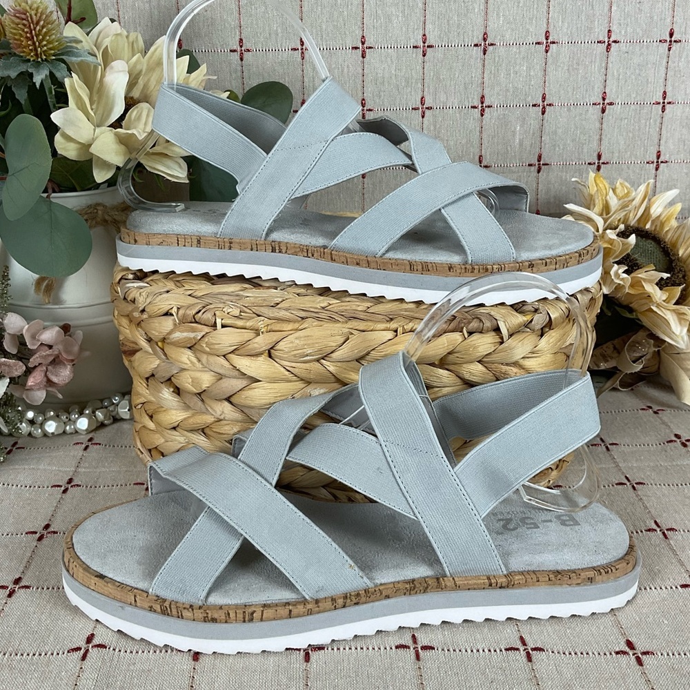 B-52 Bullboxer “Primm” Sandals Light Grey Strappy Open Toe Sz 10 Stretchy Fit